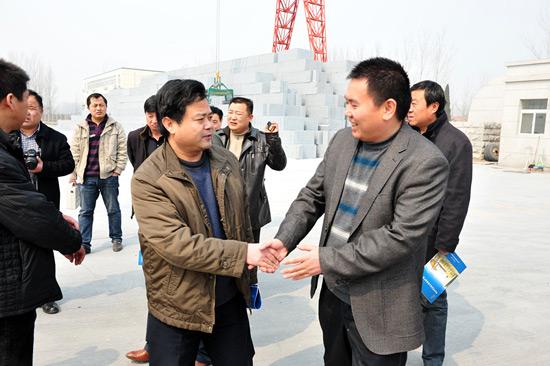 濮阳市住建局、墙改办等领导一行莅临我司视察2