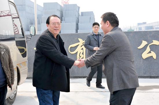 濮阳市住建局、墙改办等领导一行莅临我司视察1   2012年3月21日濮阳市住建局、墙改办等领导一行莅临我司视察