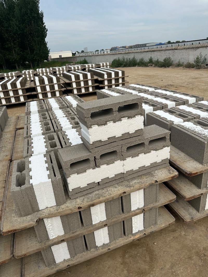 探寻绿色建材新标杆 安国混凝土空心砌块的生产与应用